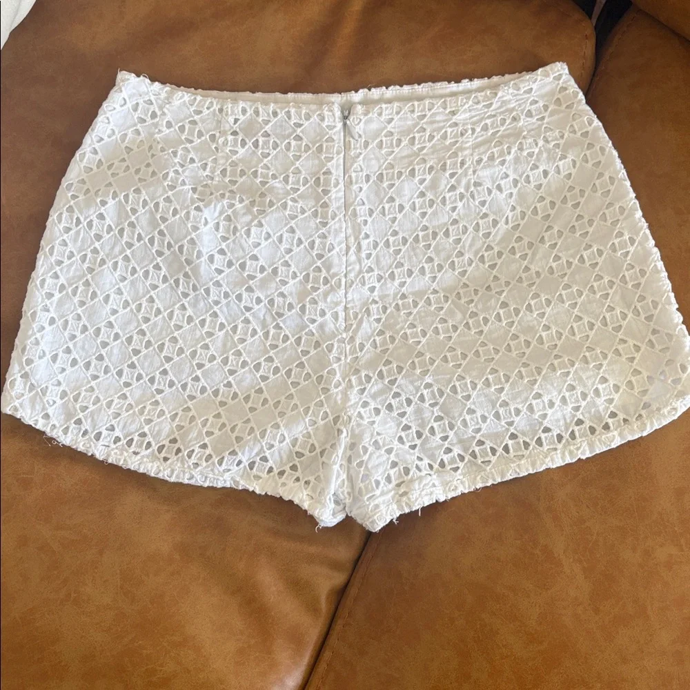 Saks Fifth Avenue White Lace Women Shorts - 100% Cotton - Size 2 - Picture 5 of 6